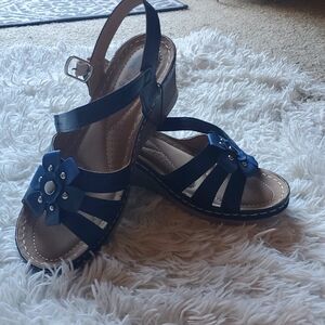 FREE W/ $5 PURCHASE NWT blue low wedge sandals